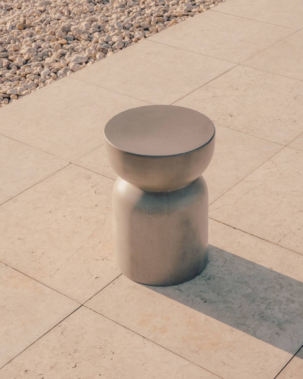 Table d'appoint ronde Garbet en ciment Ø 32 cm - view 2