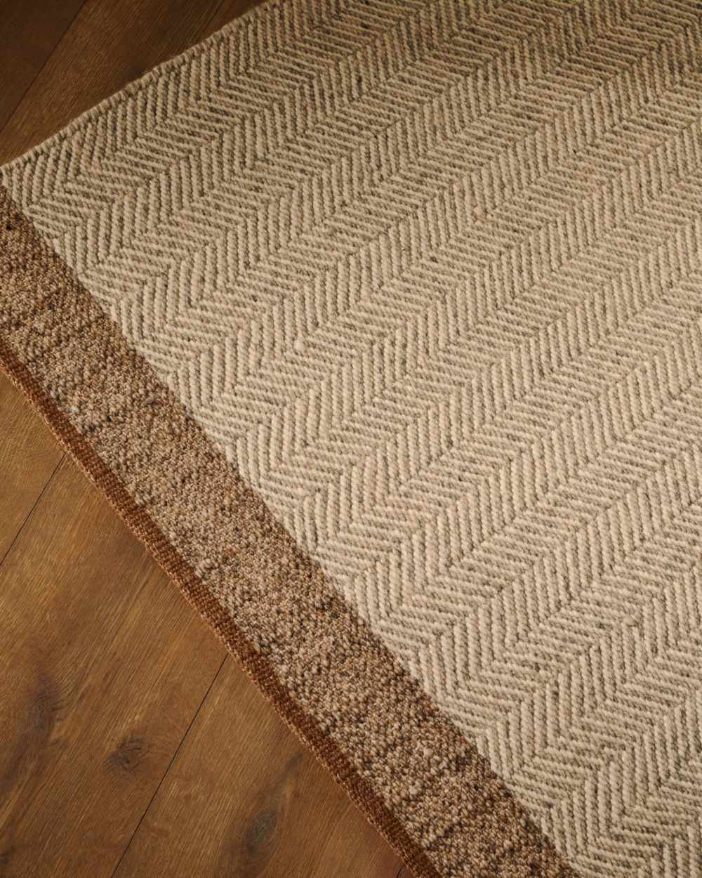 Tapis Nifelia jacquard en laine beige 160 x 230 cm - view 2