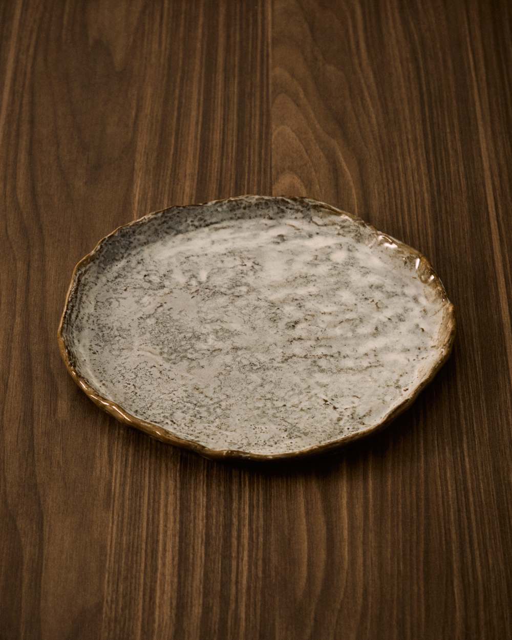 Assiette plate Alenia en céramique marron - view 2