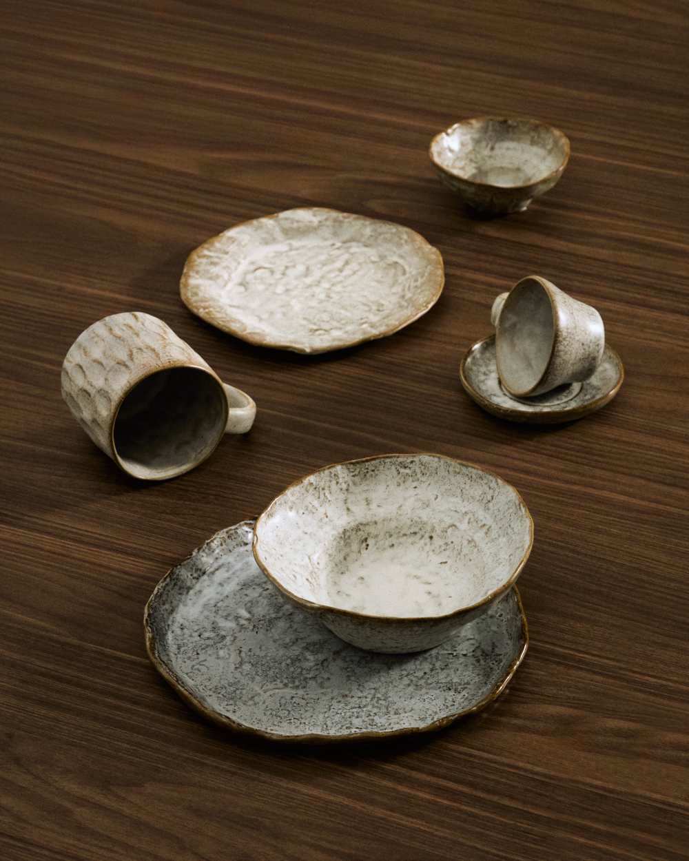 Assiette plate Alenia en céramique marron - view 4