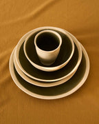Assiette à dessert Nale en céramique beige avec fond vert - view 2