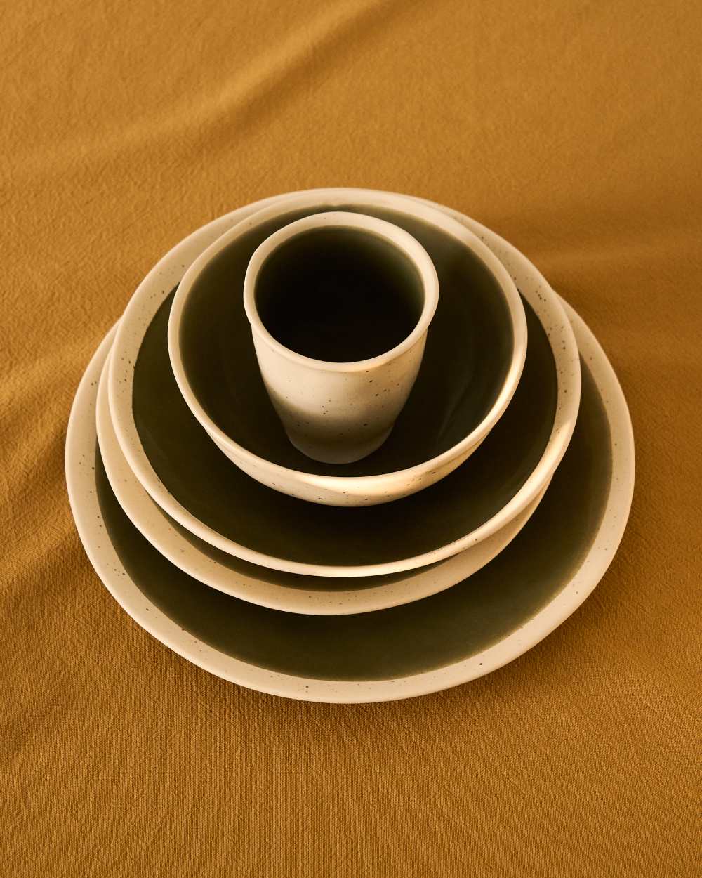 Assiette à dessert Nale en céramique beige avec fond vert - view 2