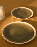 Assiette à dessert Nale en céramique beige avec fond vert - view 4