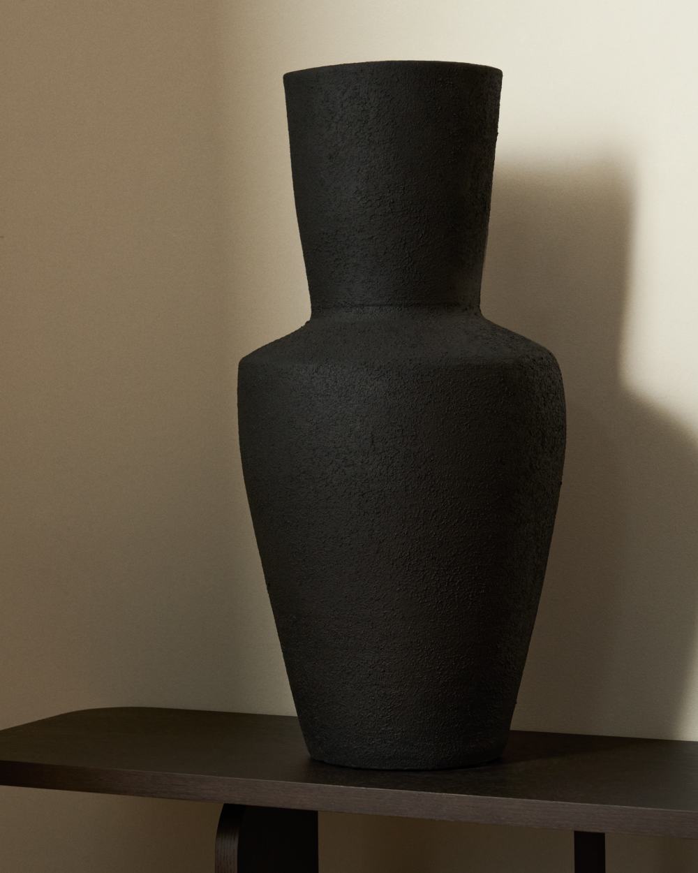 Vase Nerun en terre cuite noire 72 cm - view 2