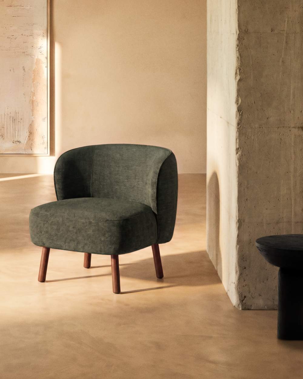 Fauteuil Ulit en chenille verte et pieds en bois de frêne finition ton noyer - view 2