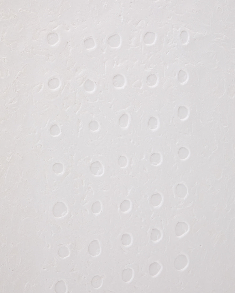 Tableau abstrait Olvin en papier recyclé blanc avec reliefs faits à la main 94 x 74 cm - view 5
