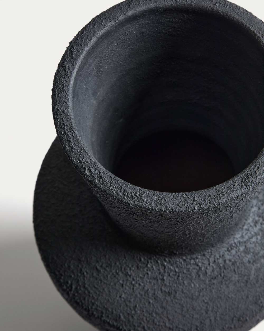 Vase Nerun en terre cuite noire 46 cm - view 4