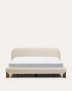 Lit déhoussable Odina en tissu bouclette écrue et pieds en bois de frêne avec finition ton noyer pour matelas de 180 x 200 cm FSC 100%