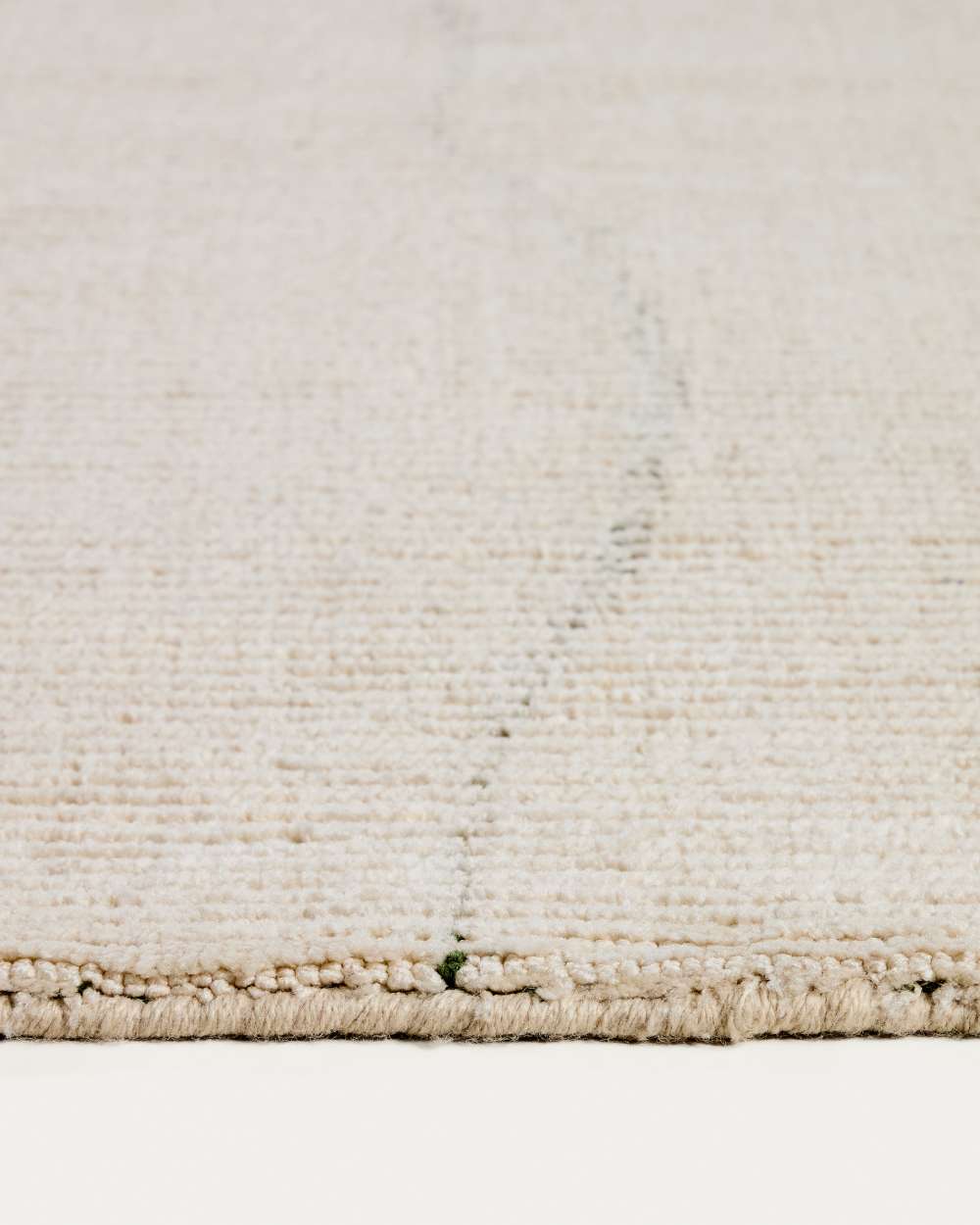 Tapis Lisdan en fibres synthétiques écru avec motif géométrique vert 160 x 230 cm - view 4